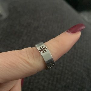 Tory Burch silver cut out T’s logo ring size 7 in good condition
